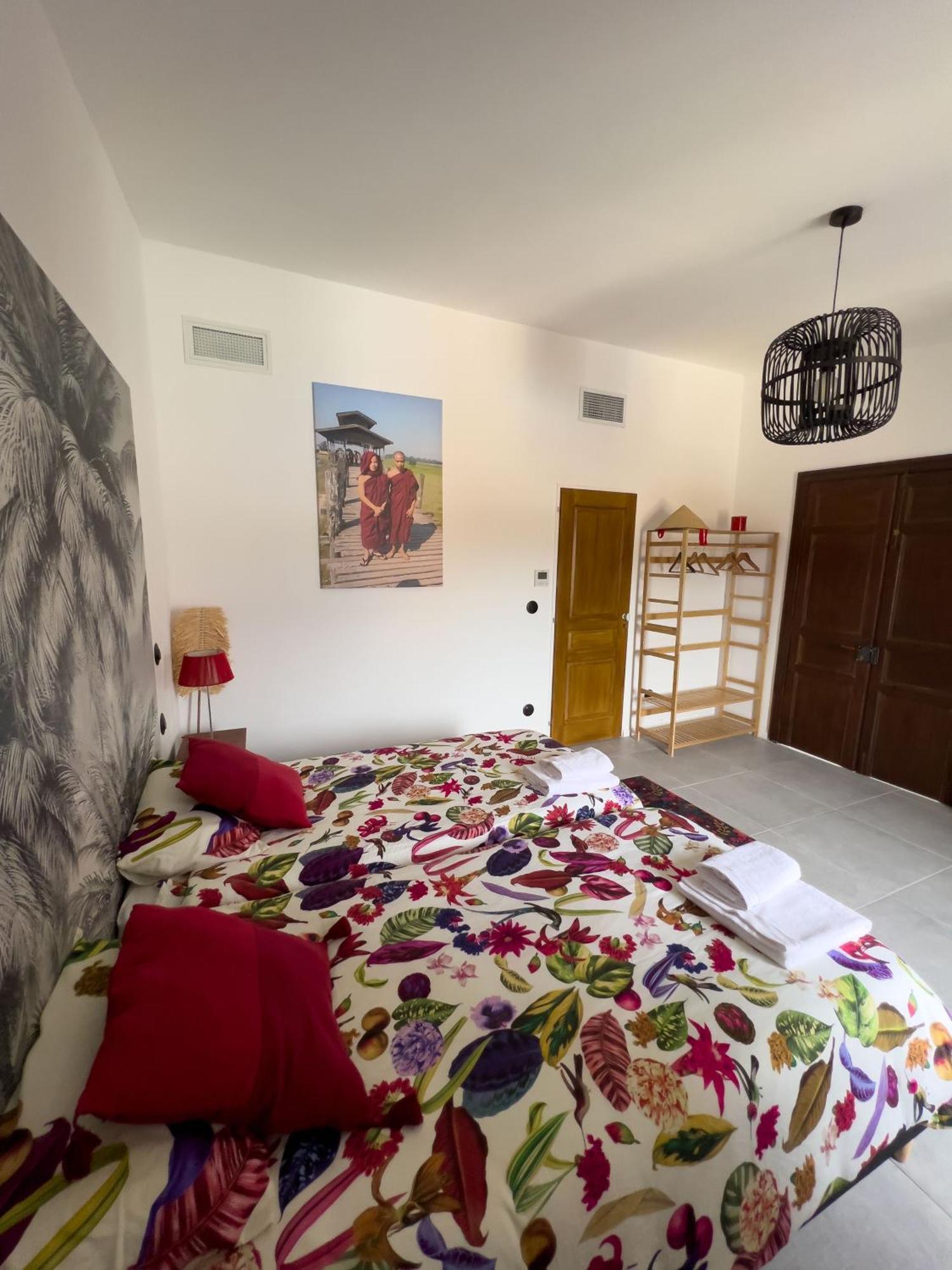 Bed and Breakfast Les Baroudeurs De Saint Jean Экстерьер фото